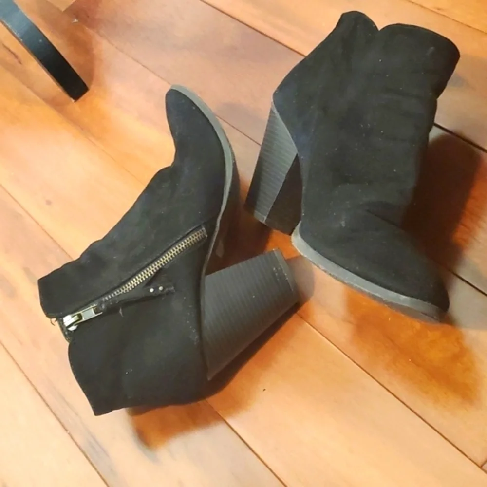 Charlotte Russe Black Suede boots booties Size 8
